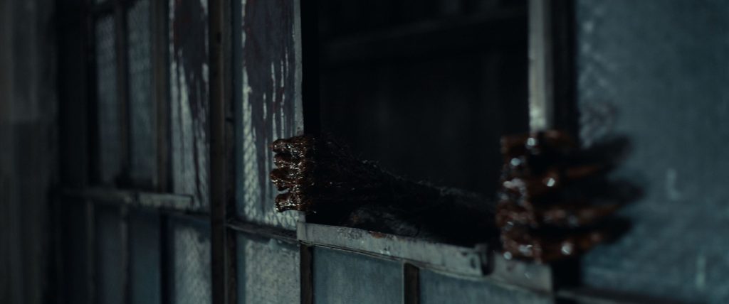 Creepy hands manifest in The Cycle - Still Photograph